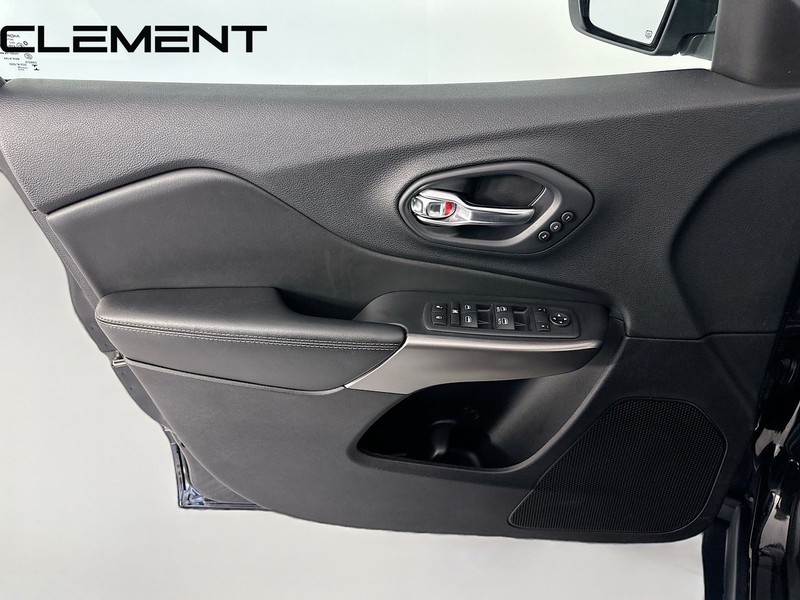 Jeep Cherokee Vehicle Full-screen Gallery Image 28