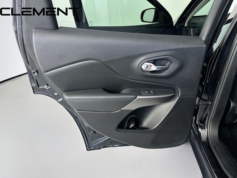 Jeep Cherokee Vehicle Full-screen Gallery Image 32