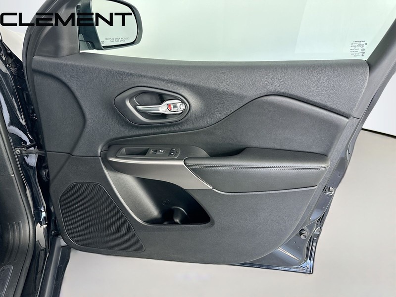 Jeep Cherokee Vehicle Full-screen Gallery Image 36