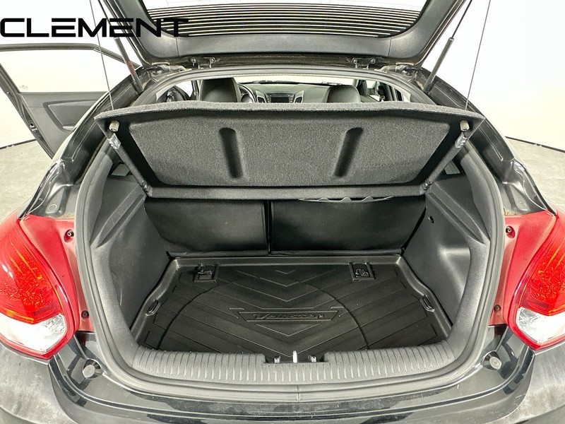 Hyundai Veloster Vehicle Full-screen Gallery Image 11