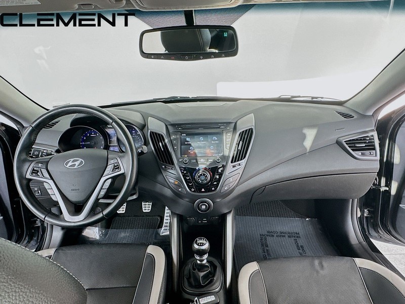 Hyundai Veloster Vehicle Full-screen Gallery Image 12