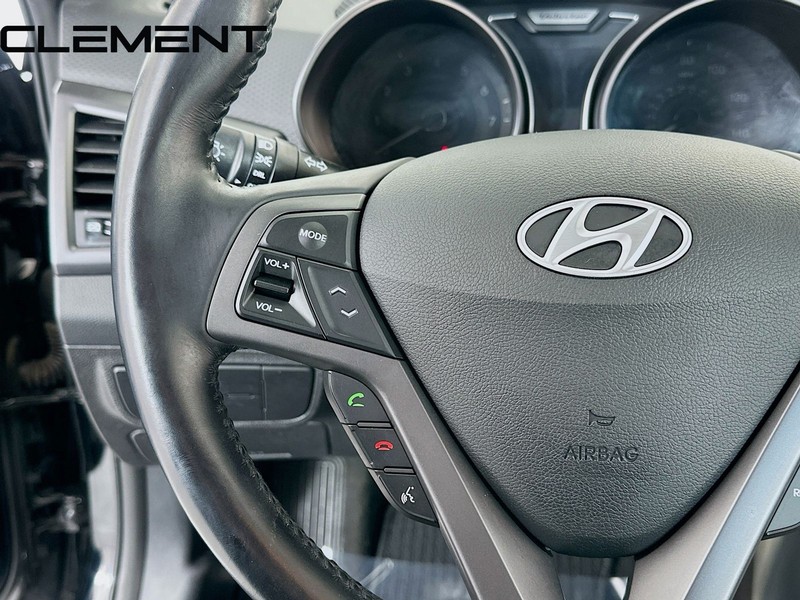 Hyundai Veloster Vehicle Full-screen Gallery Image 15