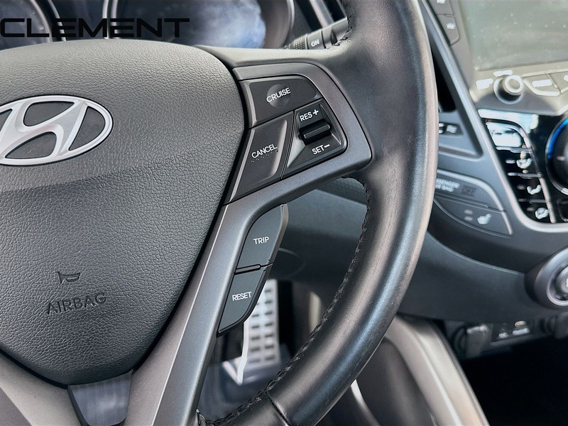 Hyundai Veloster Vehicle Full-screen Gallery Image 17