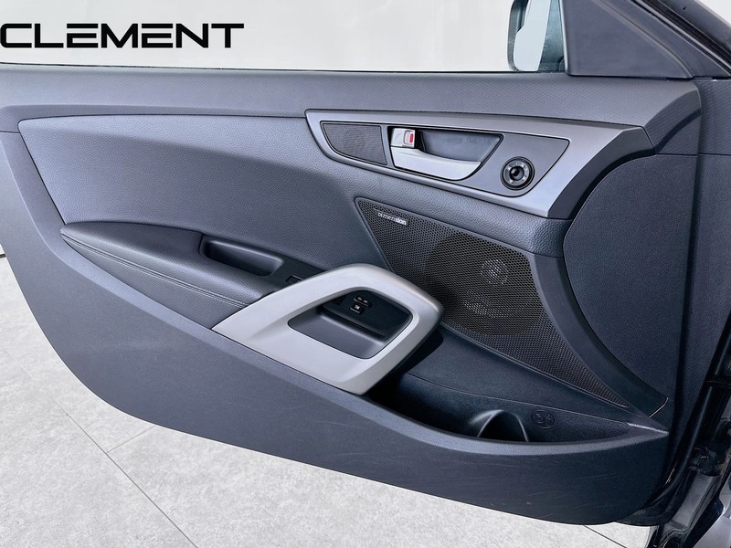 Hyundai Veloster Vehicle Full-screen Gallery Image 28