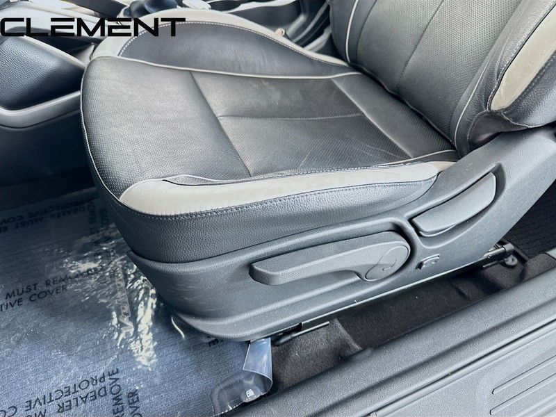 Hyundai Veloster Vehicle Full-screen Gallery Image 29