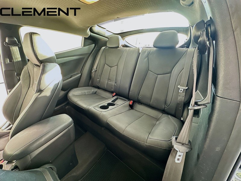 Hyundai Veloster Vehicle Full-screen Gallery Image 32