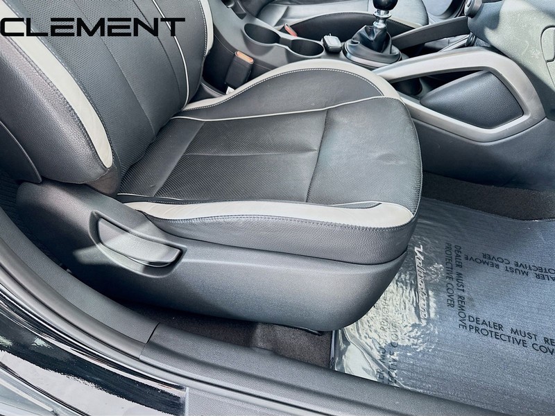 Hyundai Veloster Vehicle Full-screen Gallery Image 33