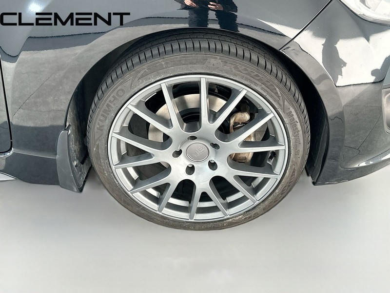 Hyundai Veloster Vehicle Full-screen Gallery Image 36