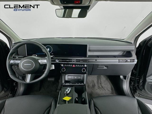 Hyundai Tucson Hybrid Vehicle Full-screen Gallery Image 11