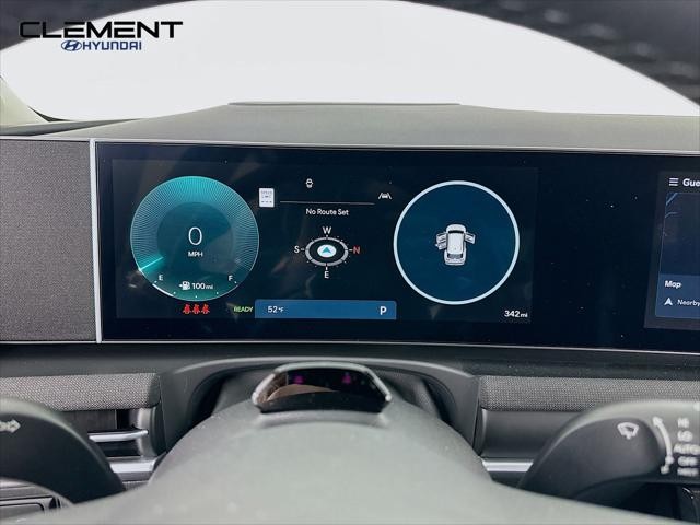 Hyundai Tucson Hybrid Vehicle Full-screen Gallery Image 16