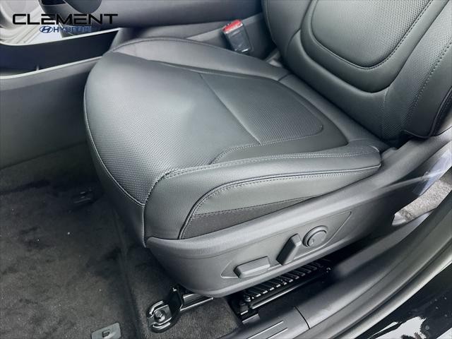 Hyundai Tucson Hybrid Vehicle Full-screen Gallery Image 26