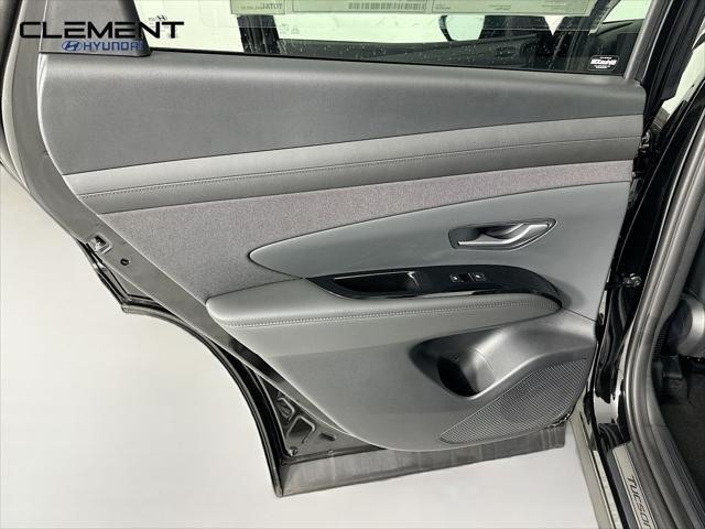 Hyundai Tucson Hybrid Vehicle Full-screen Gallery Image 28