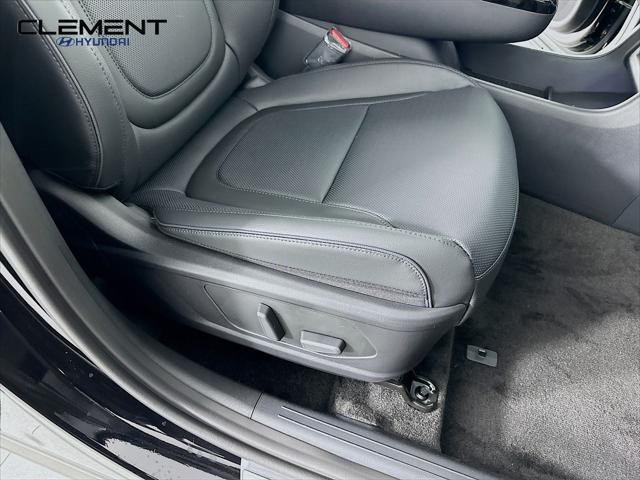 Hyundai Tucson Hybrid Vehicle Full-screen Gallery Image 30