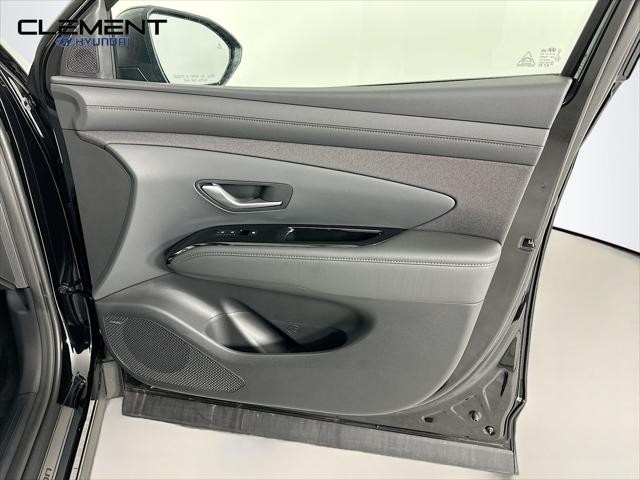 Hyundai Tucson Hybrid Vehicle Full-screen Gallery Image 32