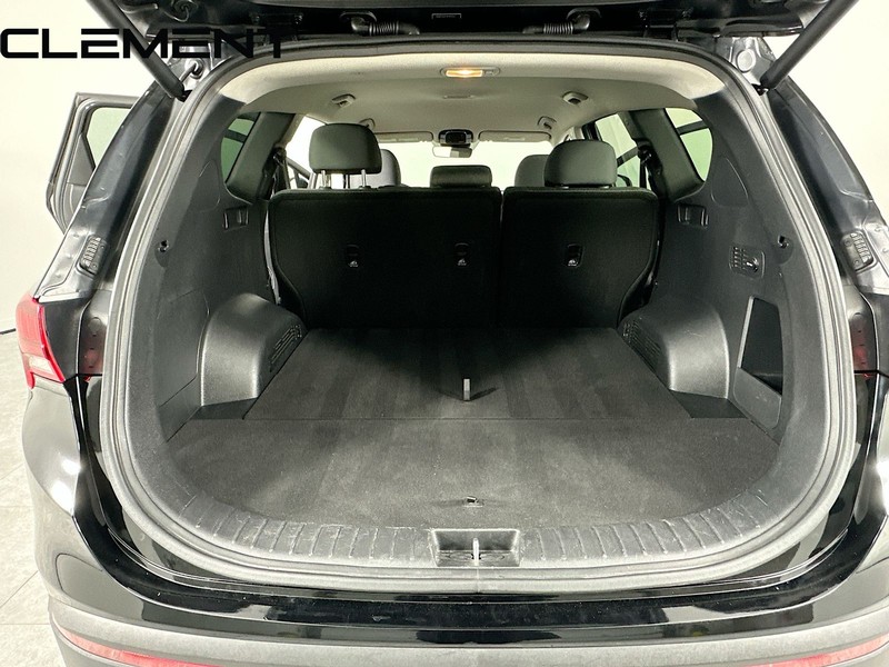 Hyundai Santa Fe Vehicle Full-screen Gallery Image 11