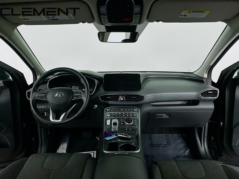 Hyundai Santa Fe Vehicle Full-screen Gallery Image 12