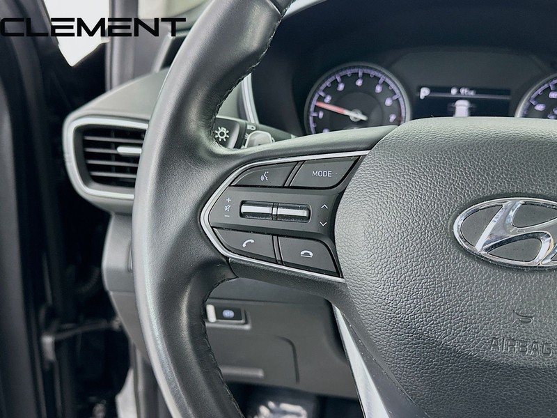 Hyundai Santa Fe Vehicle Full-screen Gallery Image 15