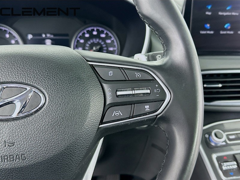 Hyundai Santa Fe Vehicle Full-screen Gallery Image 17