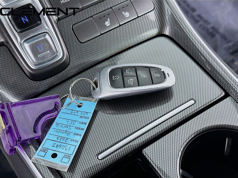 Hyundai Santa Fe Vehicle Full-screen Gallery Image 24