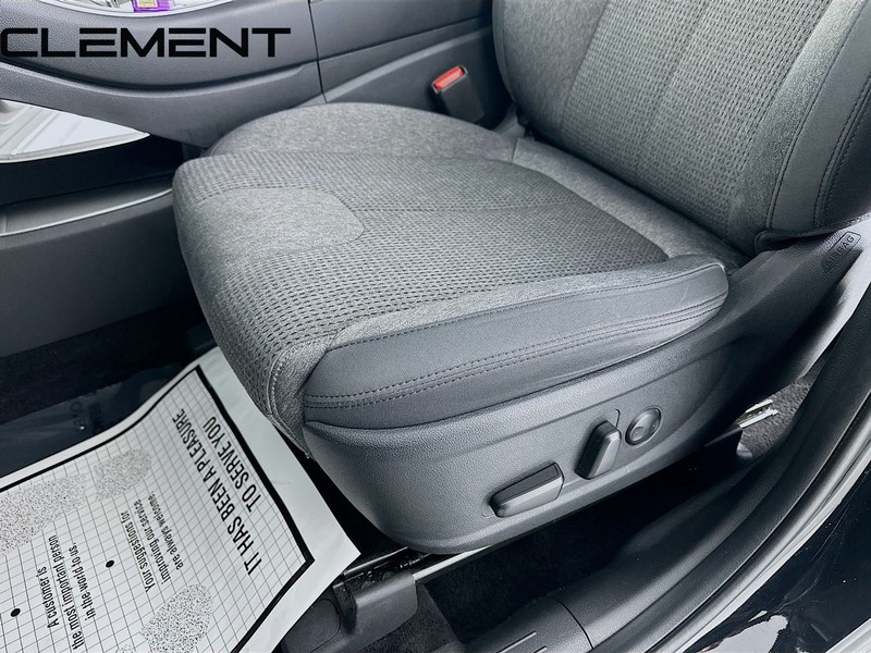 Hyundai Santa Fe Vehicle Full-screen Gallery Image 28