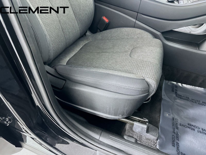 Hyundai Santa Fe Vehicle Full-screen Gallery Image 33