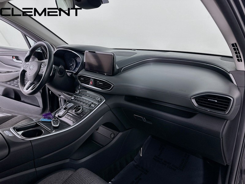 Hyundai Santa Fe Vehicle Full-screen Gallery Image 34