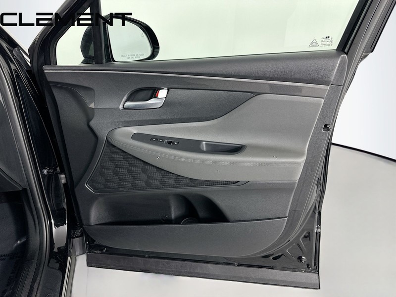 Hyundai Santa Fe Vehicle Full-screen Gallery Image 35
