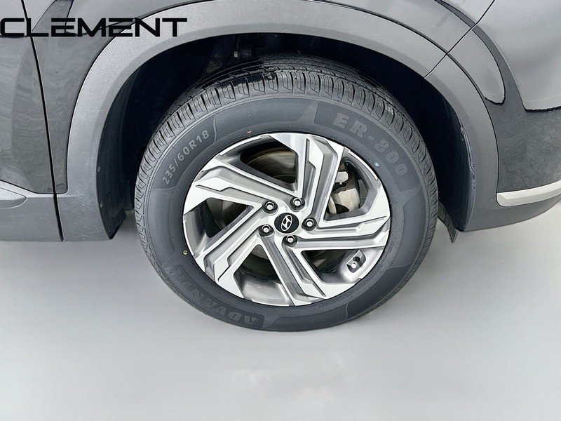 Hyundai Santa Fe Vehicle Full-screen Gallery Image 36