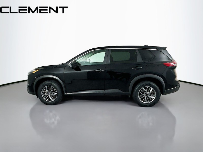 Nissan Rogue Vehicle Full-screen Gallery Image 6