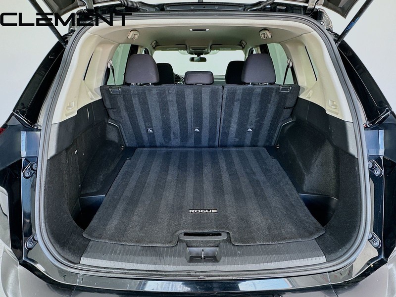 Nissan Rogue Vehicle Full-screen Gallery Image 11