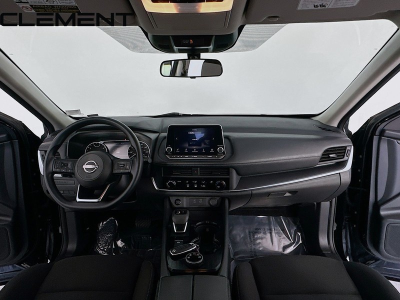 Nissan Rogue Vehicle Full-screen Gallery Image 12