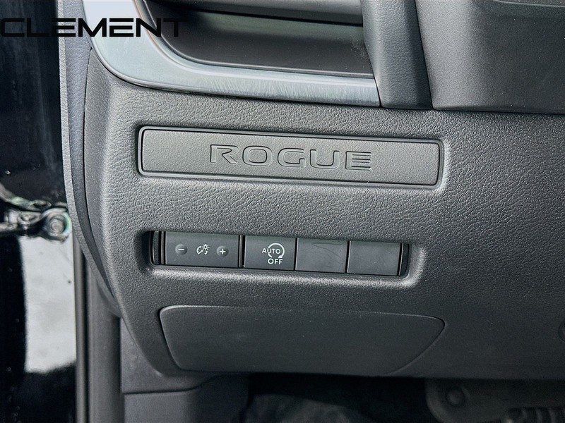 Nissan Rogue Vehicle Full-screen Gallery Image 13