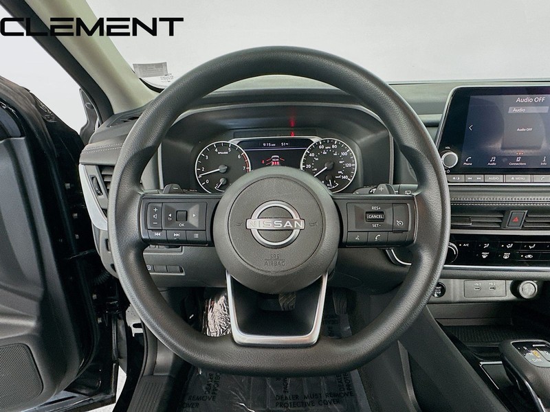Nissan Rogue Vehicle Full-screen Gallery Image 14