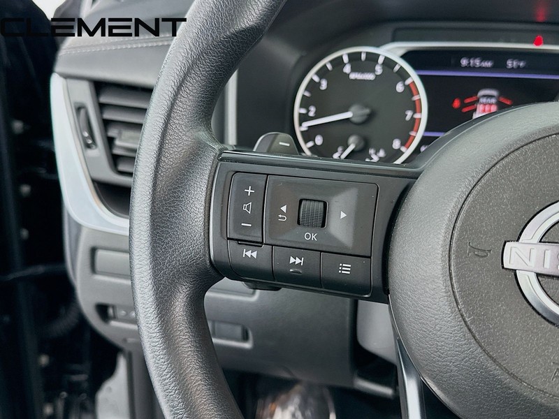 Nissan Rogue Vehicle Full-screen Gallery Image 15