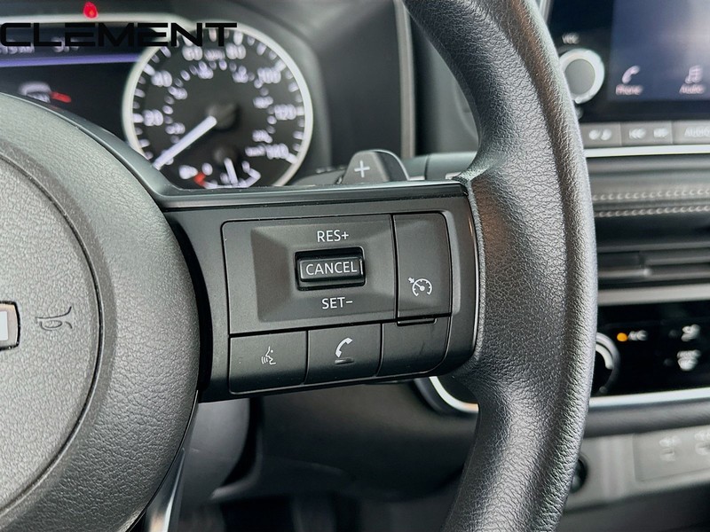 Nissan Rogue Vehicle Full-screen Gallery Image 17