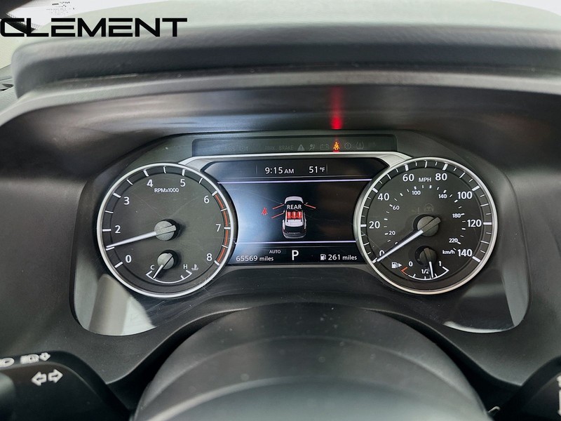 Nissan Rogue Vehicle Full-screen Gallery Image 18