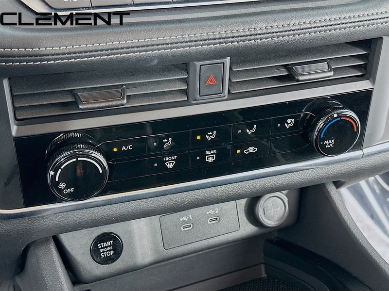Nissan Rogue Vehicle Full-screen Gallery Image 22