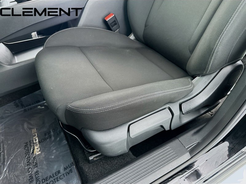 Nissan Rogue Vehicle Full-screen Gallery Image 27