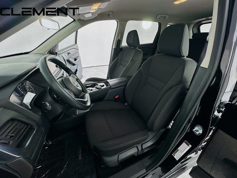 Nissan Rogue Vehicle Full-screen Gallery Image 28