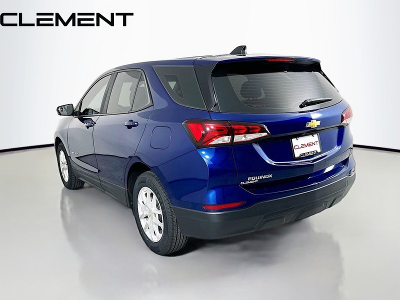 Chevrolet Equinox Vehicle Full-screen Gallery Image 10
