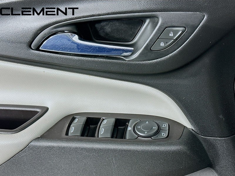 Chevrolet Equinox Vehicle Full-screen Gallery Image 24