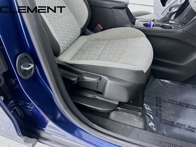 Chevrolet Equinox Vehicle Full-screen Gallery Image 32