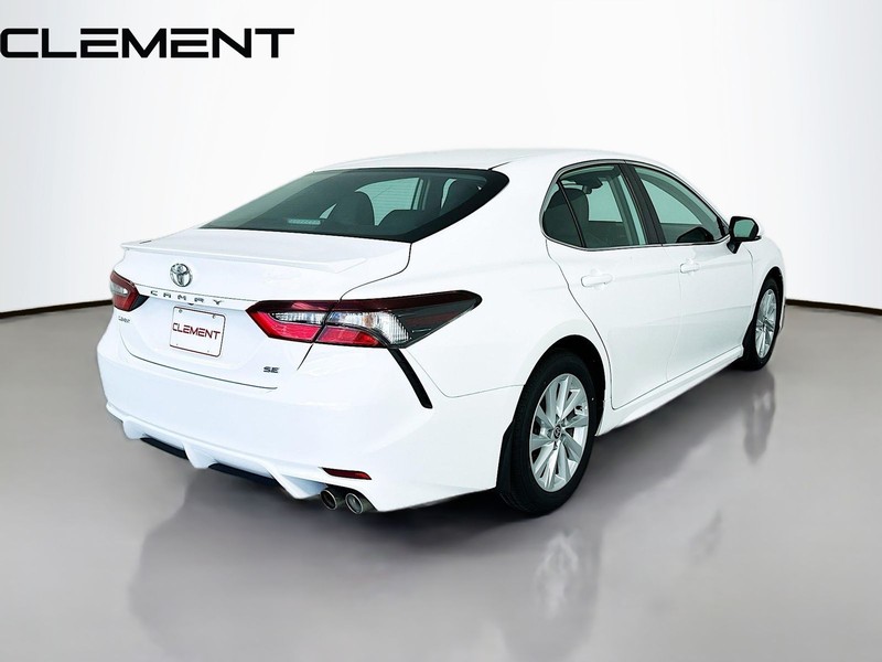 Toyota Camry Vehicle Full-screen Gallery Image 7