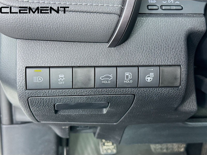 Toyota Camry Vehicle Full-screen Gallery Image 13