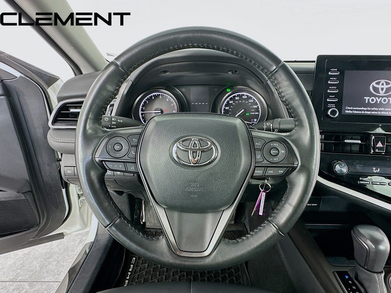 Toyota Camry Vehicle Full-screen Gallery Image 14