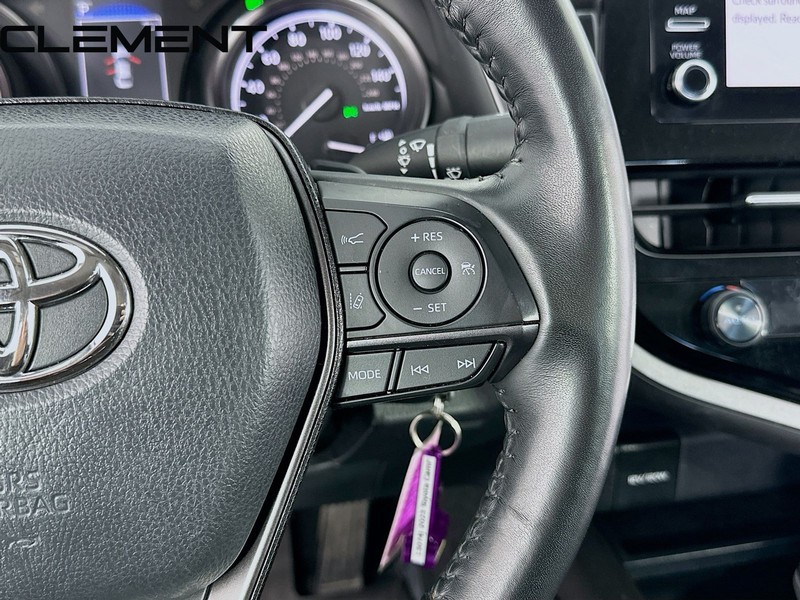 Toyota Camry Vehicle Full-screen Gallery Image 17