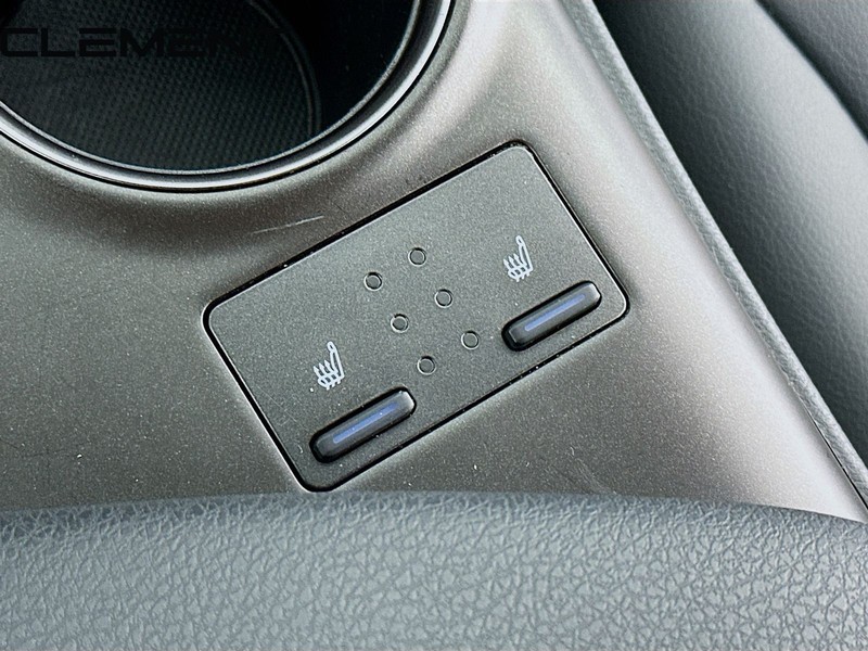 Toyota Camry Vehicle Full-screen Gallery Image 23