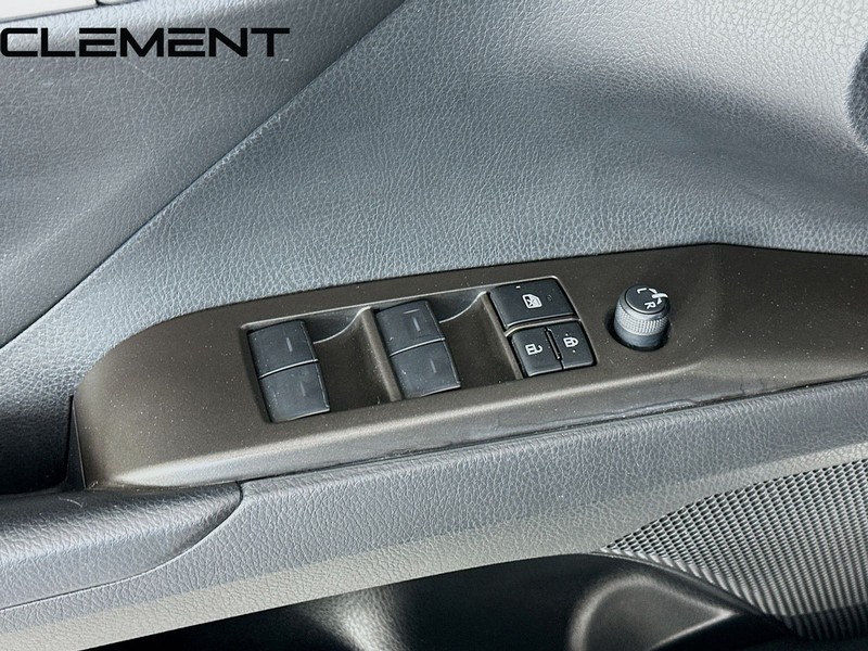 Toyota Camry Vehicle Full-screen Gallery Image 25