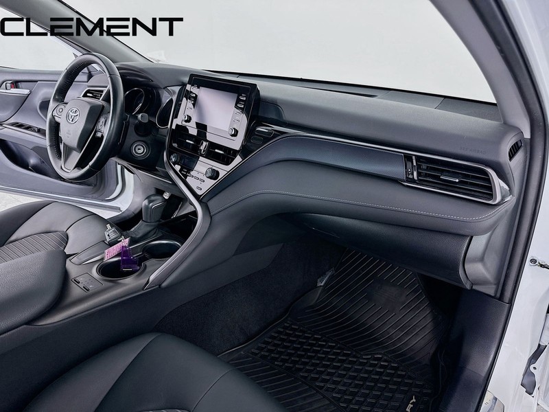 Toyota Camry Vehicle Full-screen Gallery Image 34