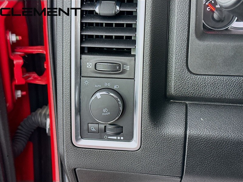 Ram 1500 Classic Vehicle Full-screen Gallery Image 13